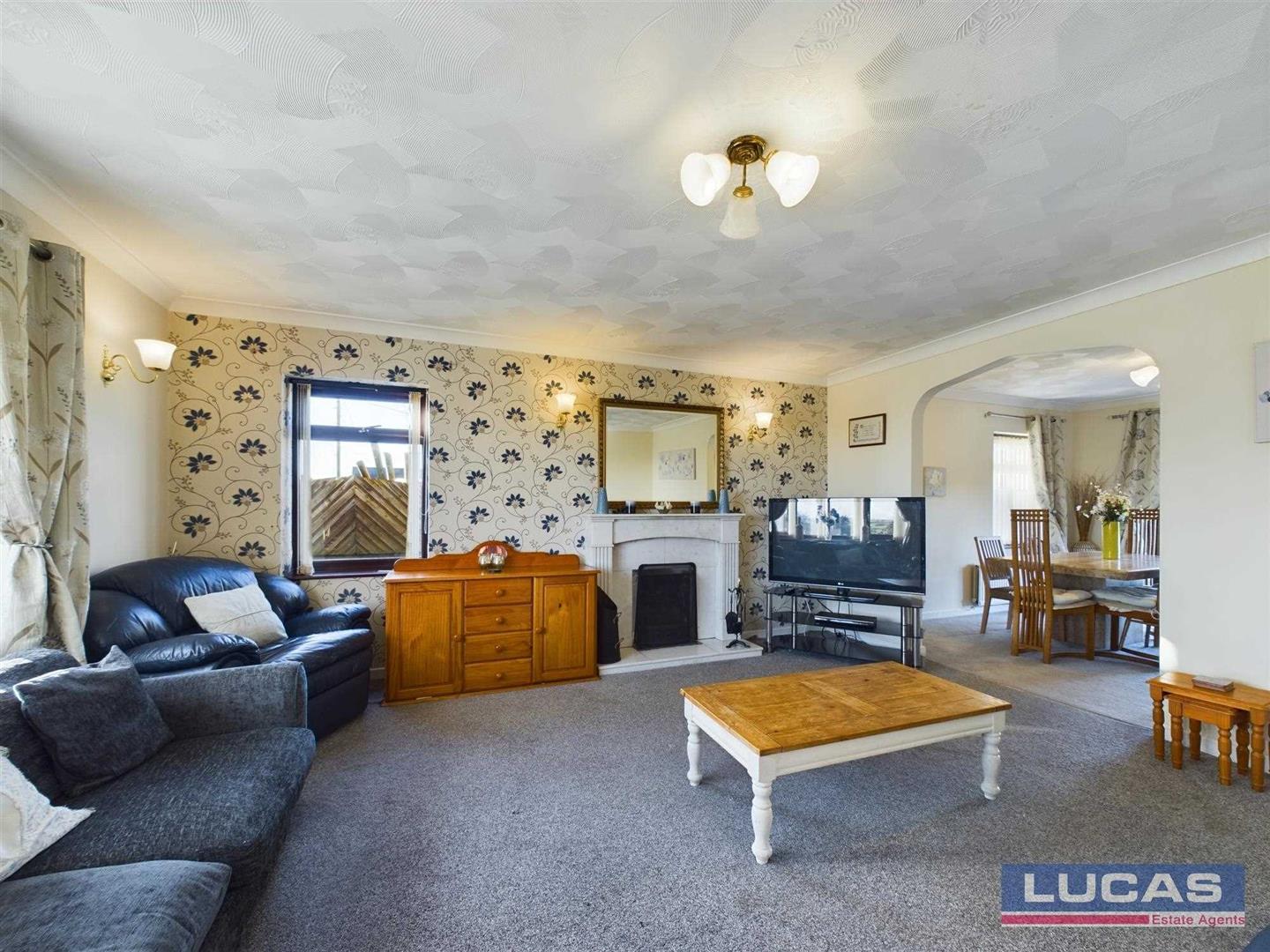5 bed property in Llanrhyddlad, Llanrhyddlad
